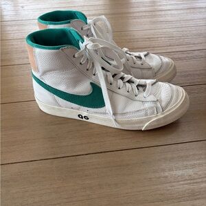 Size 8 men’s Nike Blazer '77 Vintage Mid Lucid Green